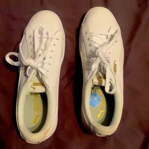 Brand new puma white tennis shoes size 7 1/2